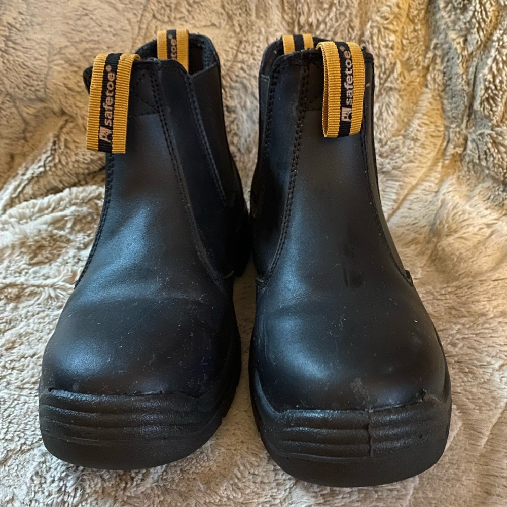 Safetoe brand Chelsea Boots 🥾 Size 39
